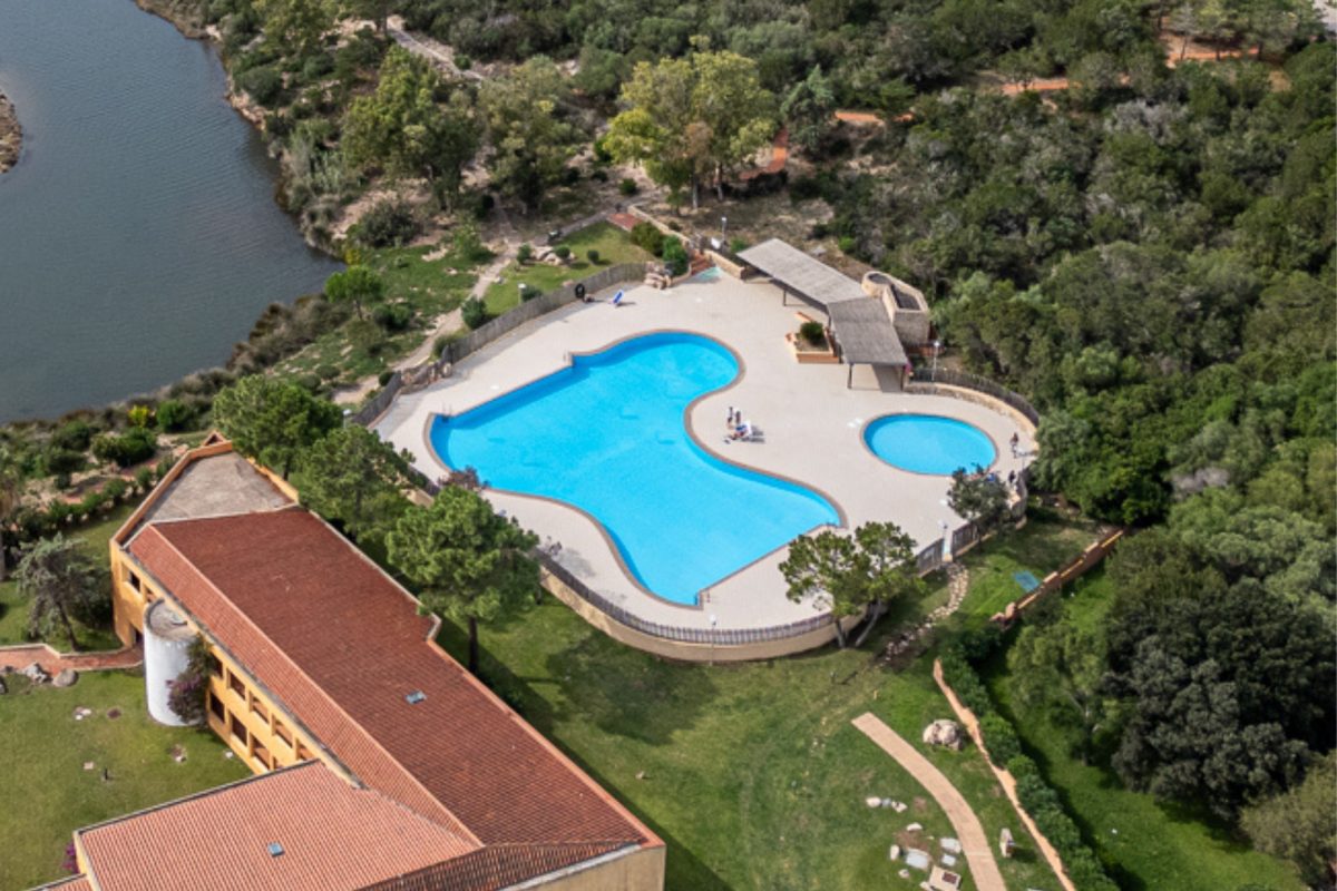 Felix Hotels_Residence Hotel Costa Serena_Piscina condominio