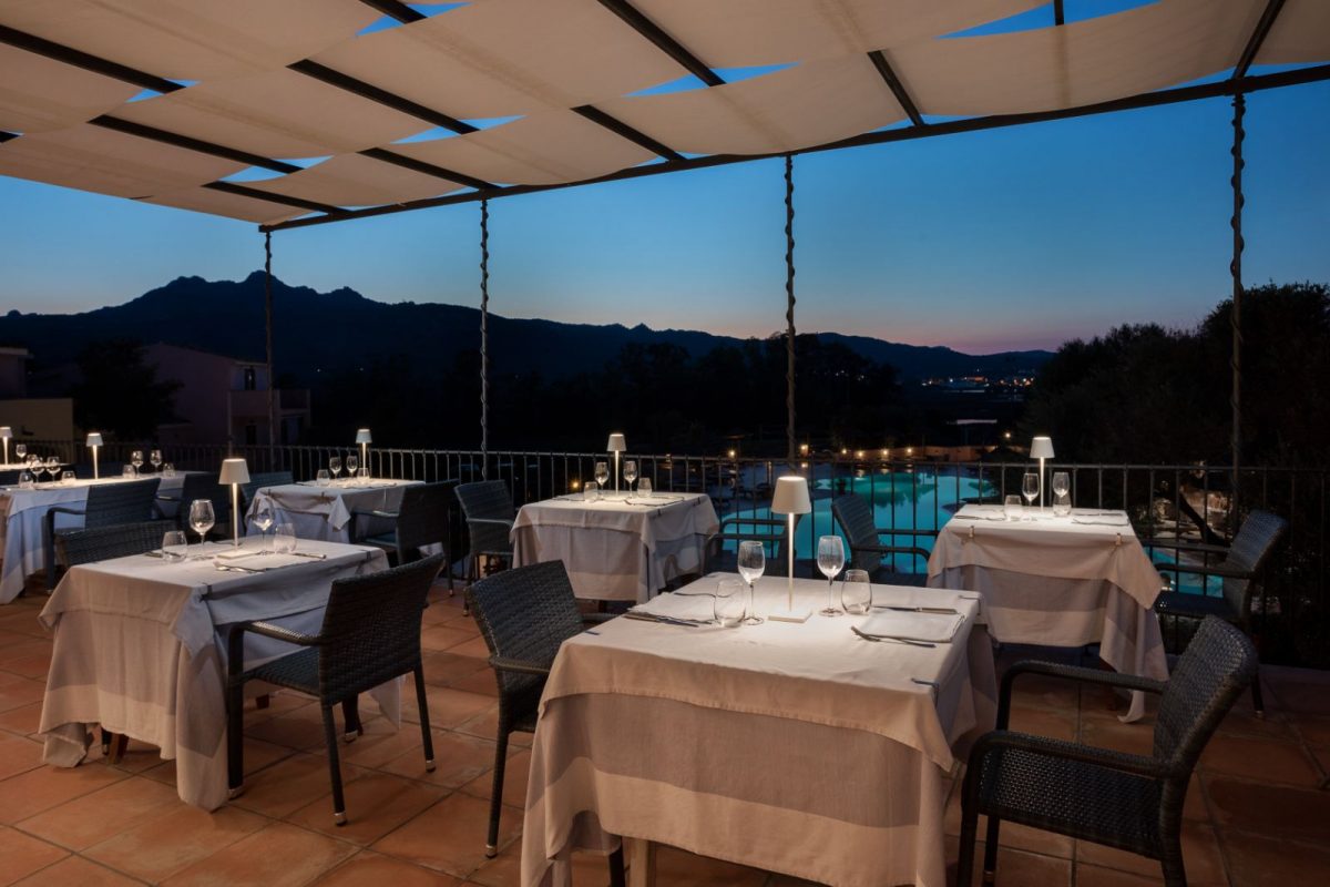 Ristorante terrazza senza persone