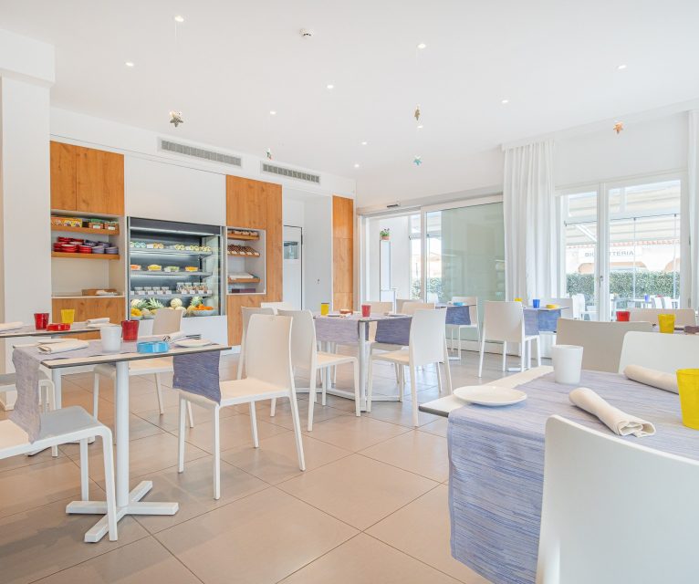Felix Hotels_Porto San Paolo_Felix Bistrot_sala (1)