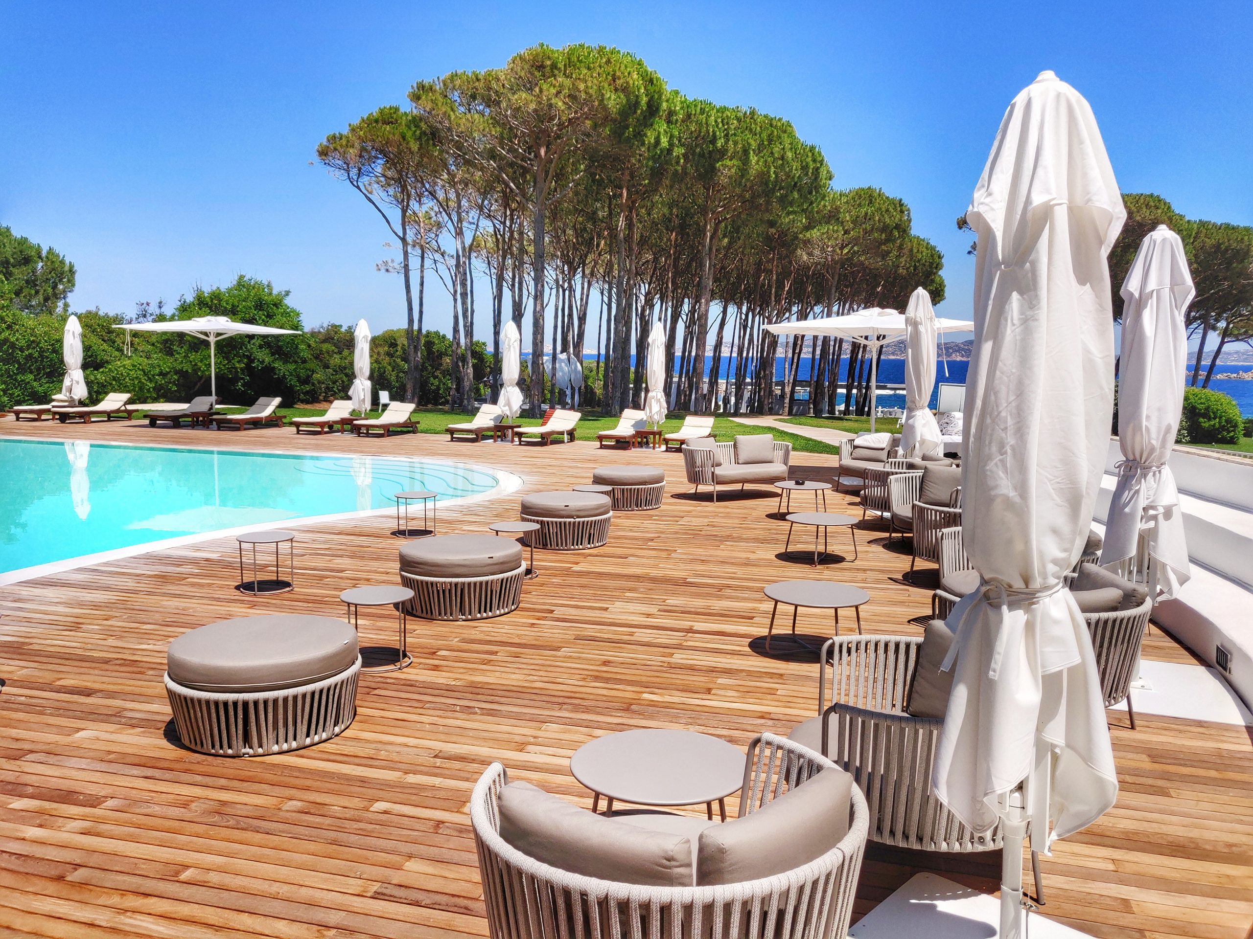 gruppo-felix-hotels-la-coluccia-ambienti-piscina-4